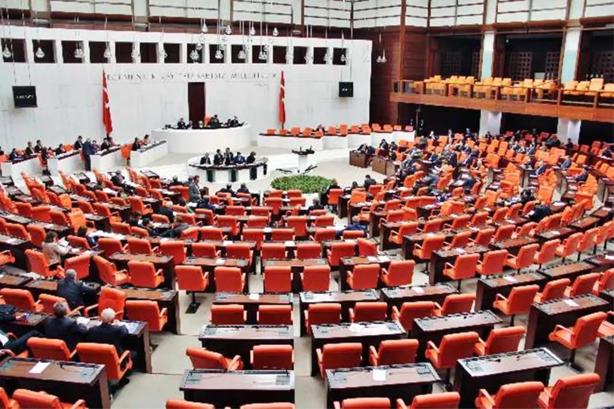 TBMM\'de yemekhaneler kapatıldı, personele kumanya dağıtılıyor