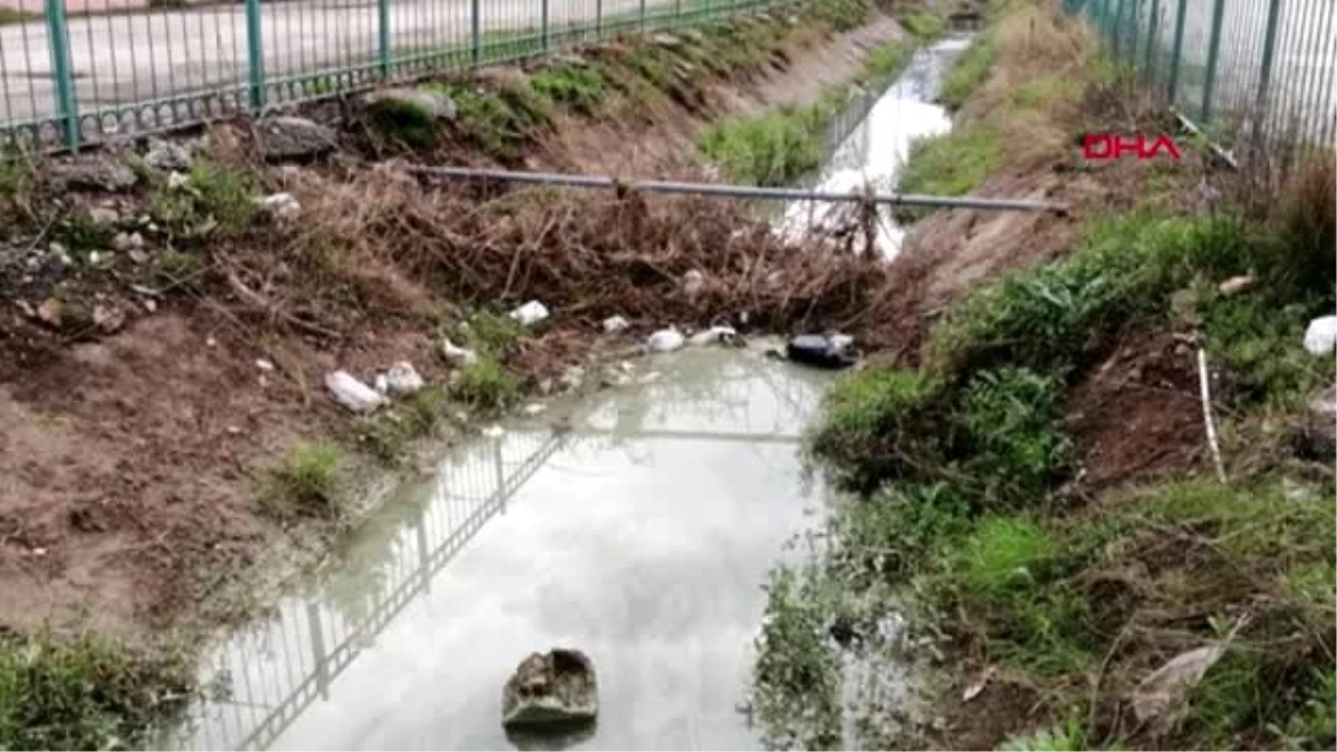ADANA Kozan\'da sulama kanalı çöplüğe döndü