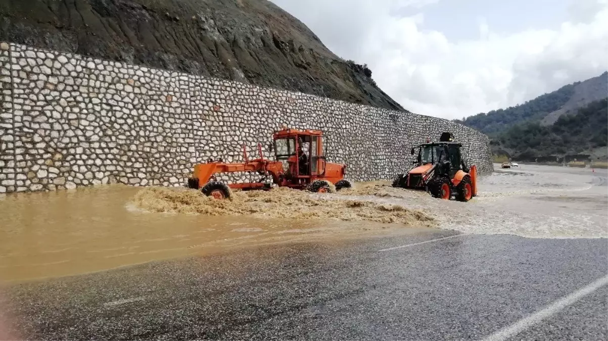 Adıyaman\'da sel yıktı geçti