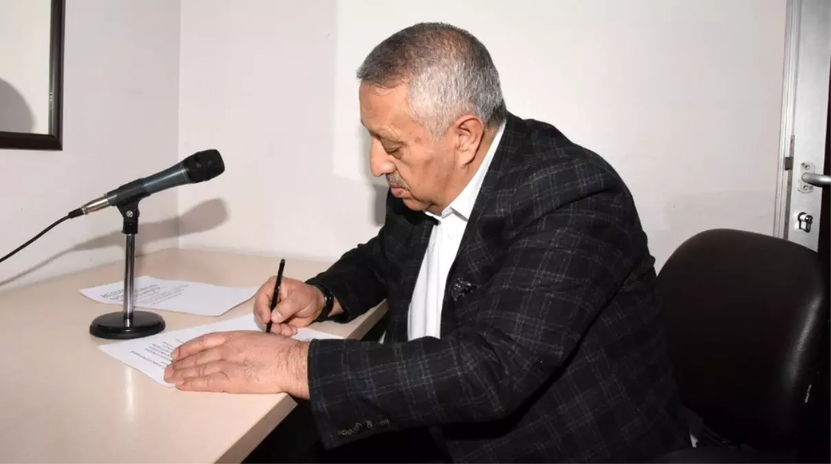 Afyonkarahisar Belediye Başkanı Zeybek hoparlörden halka seslendi