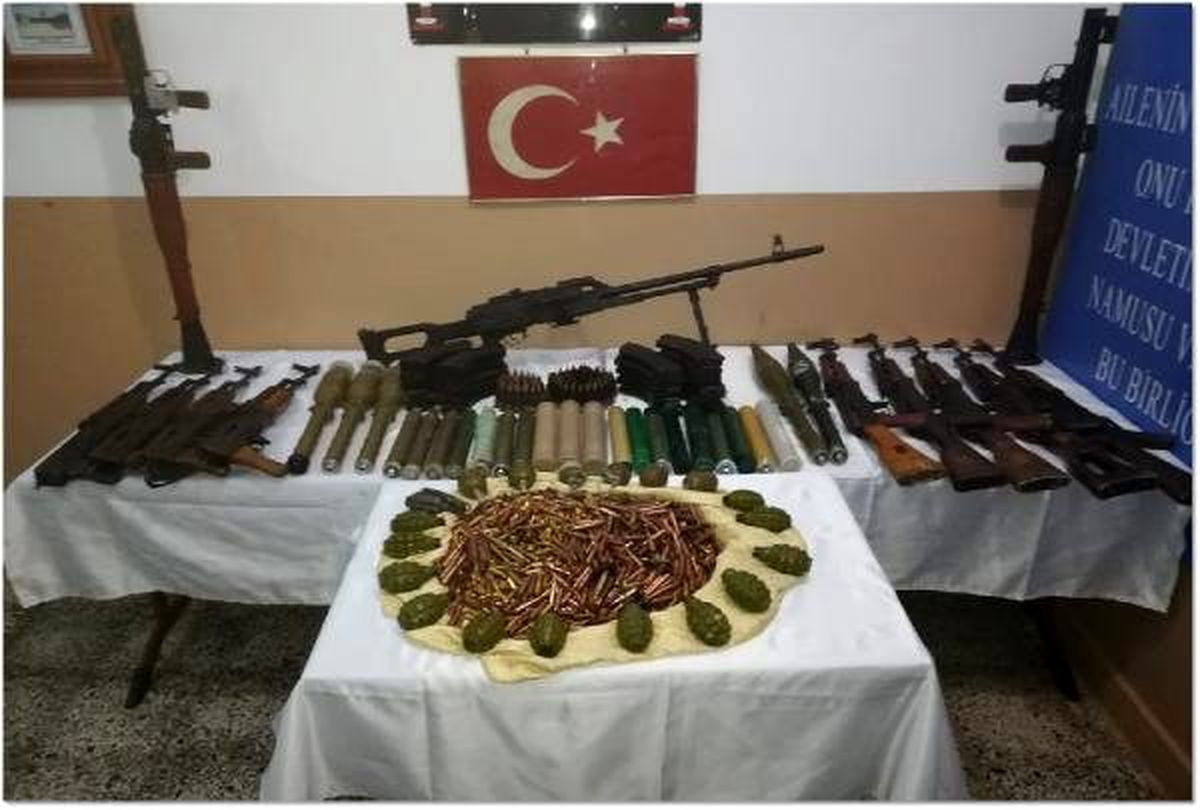 Akçakale hudut hattında silah, mühimmat ve el bombası ele geçirildi