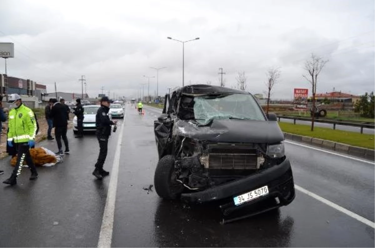 Aksaray\'da minibüs TIR\'a çarptı: 2\'si çocuk, 6 yaralı