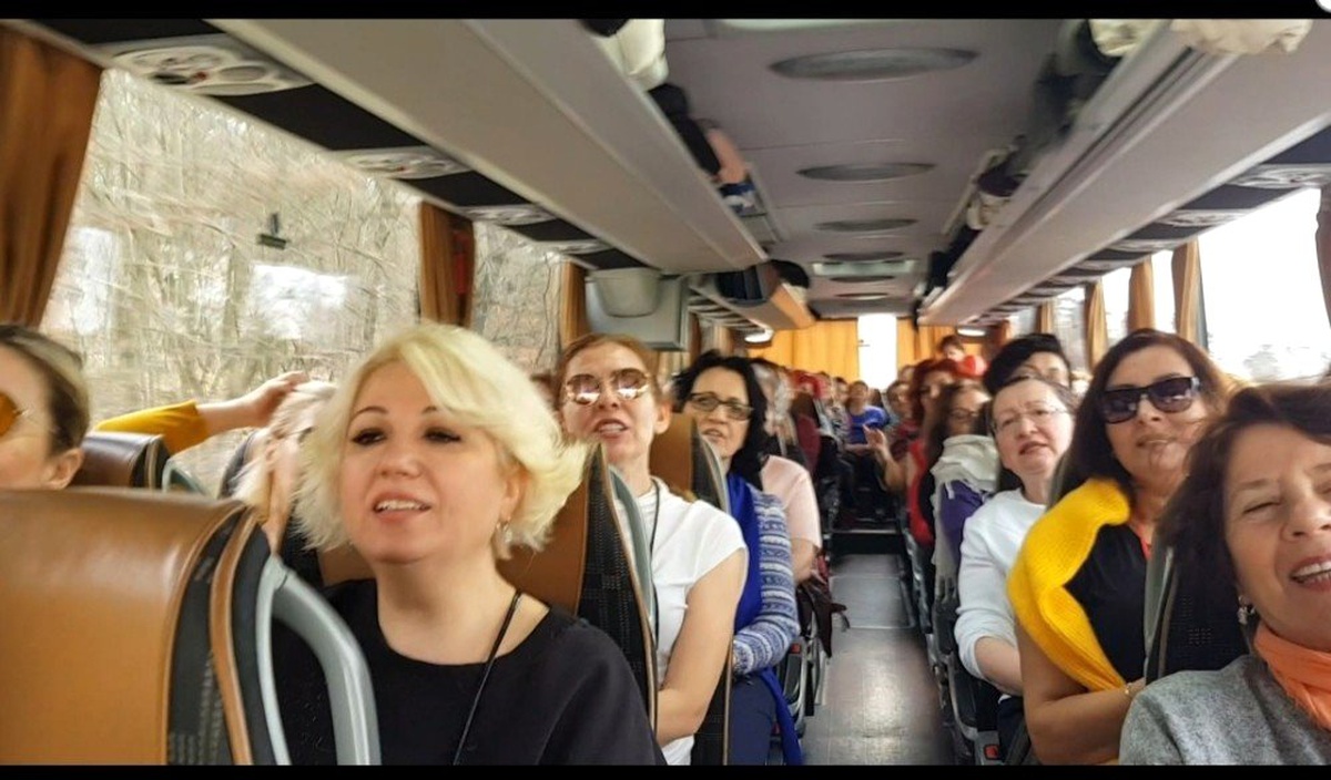 Avrupa turnesinde koronavirüs için şarkı yazan Nilüfer Kadın Korosu 14 günlük karantinadan çıktı