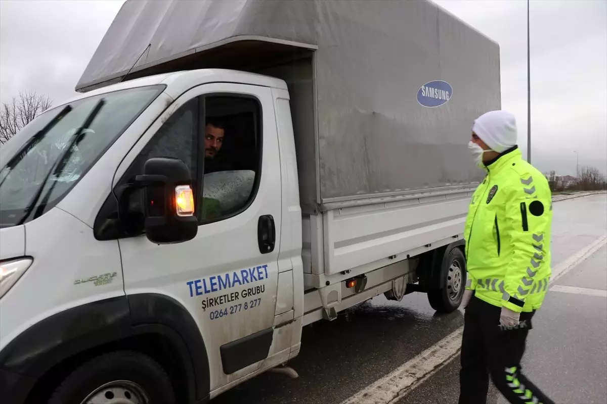 Bolu\'da polis ekipleri vatandaşları evde kalmaları yönünde uyardı