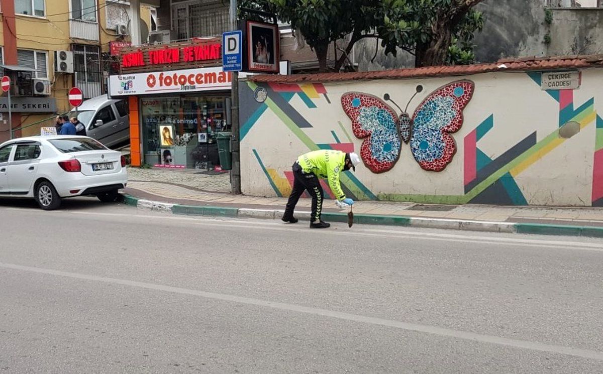 Bursa\'da trafik polisinden örnek davranış