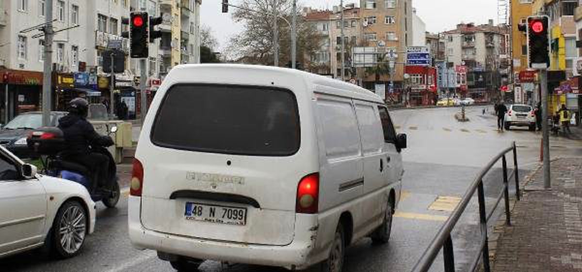 Çanakkale\'de trafik lambalarında \'evde kal\' uyarısı