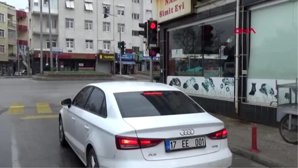 Çanakkale\'de trafik lambalarında \'evde kal\' uyarısı