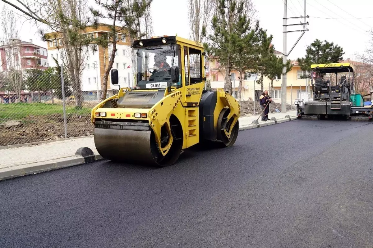 Çorlu\'da asfaltlama çalışmaları sürüyor