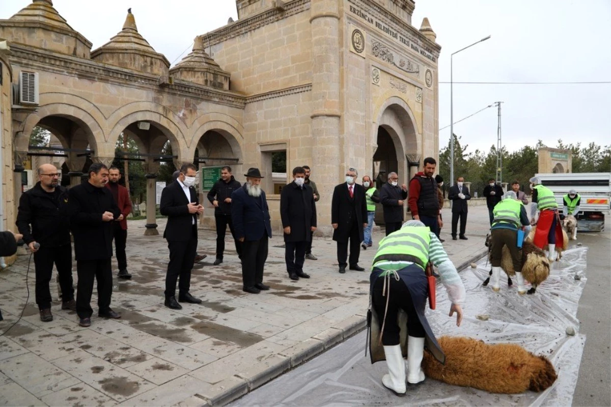 Erzincan\'da Korona virüs salgınının bitmesi için kurbanlar kesildi, dualar edildi