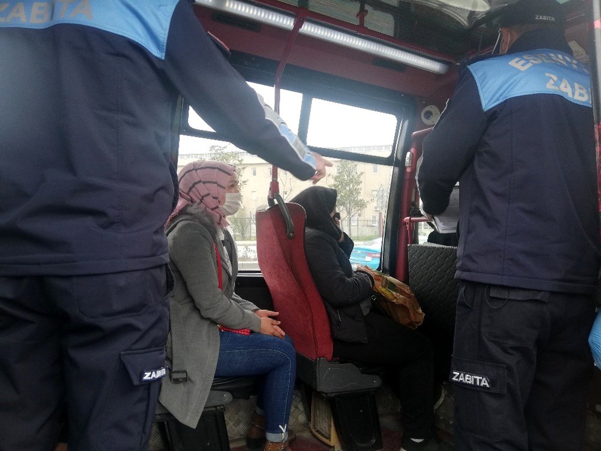 Esenyurt\'ta fazla yolcu alan minibüsçüden ilginç tepki