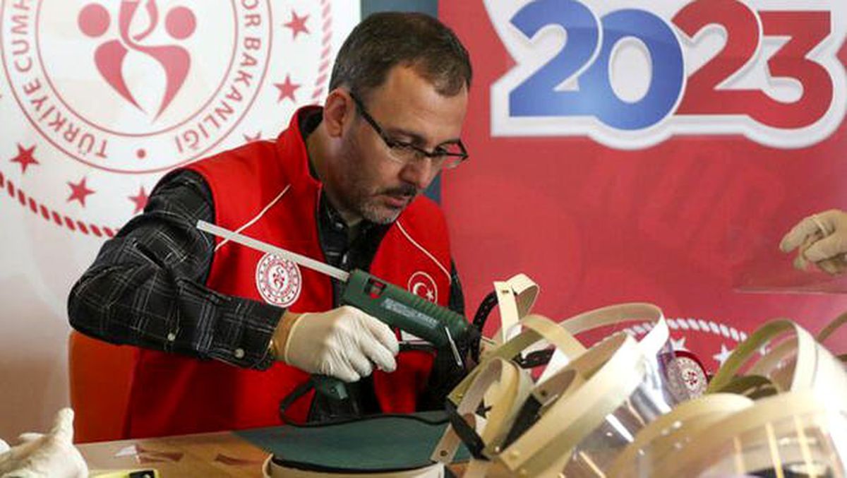 Gençler sağlık için el ele! Bakan Kasapoğlu çalışmalara katıldı