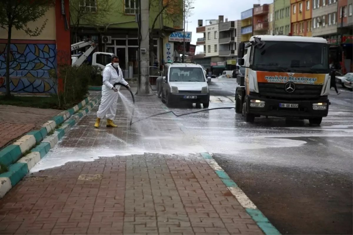 Haliliye\'de temizlik personellerine vefa ikramiyesi