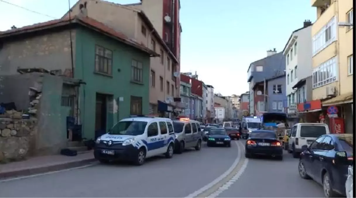 Husumetlisine ateş etmek isterken, yanlışlıkla 2 kişiyi yaraladı