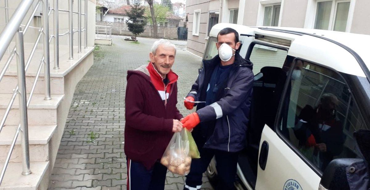 İhtiyaçları için bir telefon yetiyor