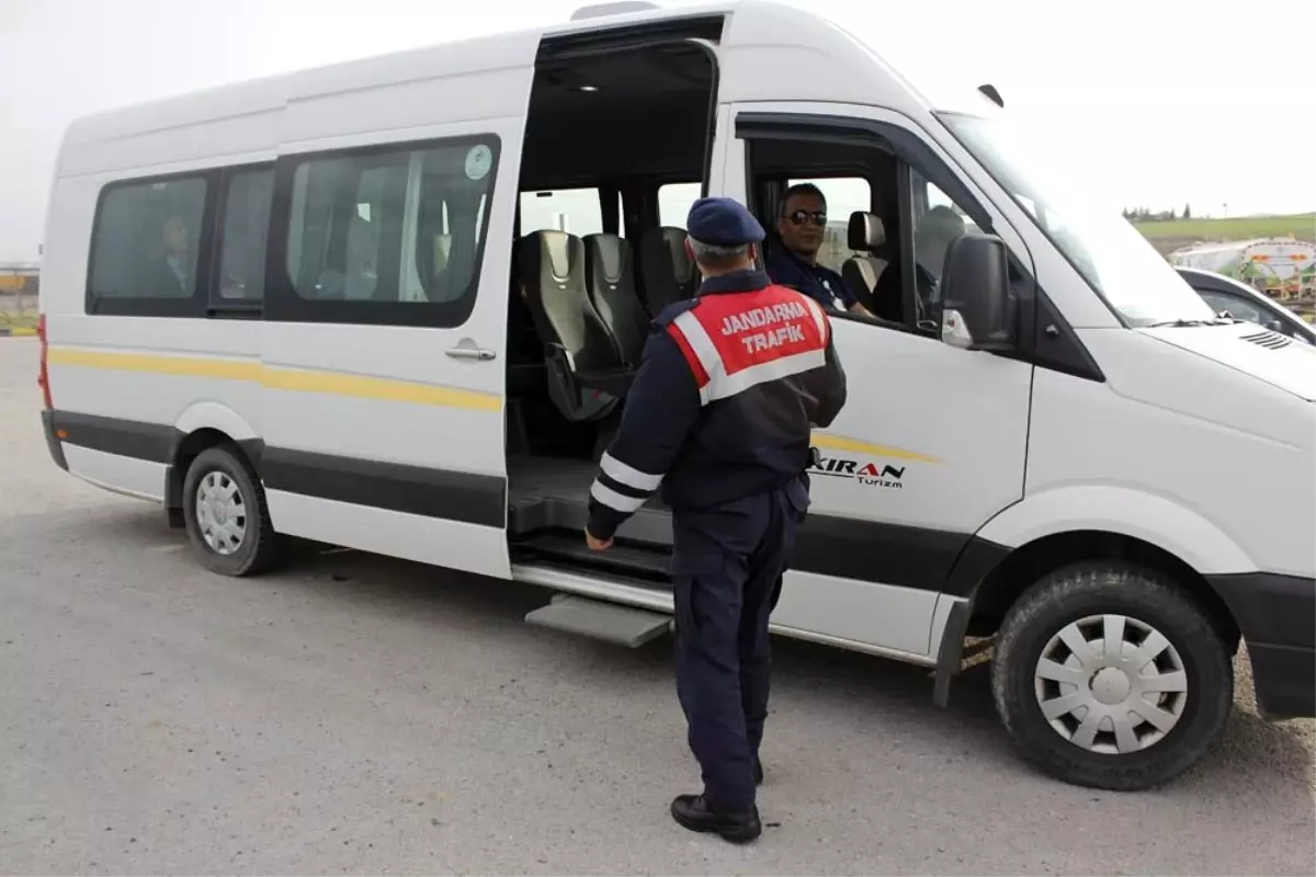 Jandarma tüm noktalarda tedbirlerini eksiksiz uyguluyor