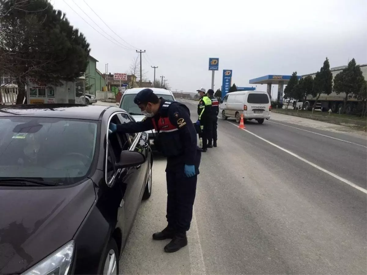 Kırklareli\'nin giriş çıkışlarında Korona virüs denetimi