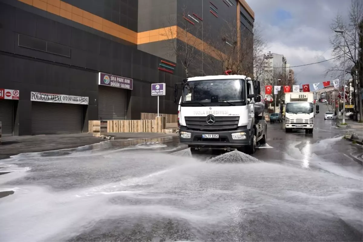 Tuzla\'da korona virüsüne karşı temizlik çalışmaları hız kesmeden devam ediyor