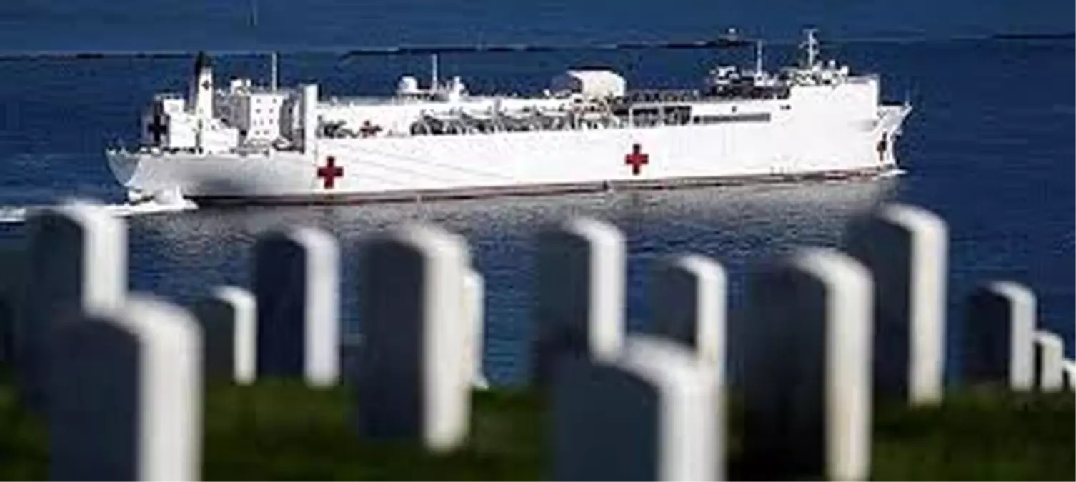 USNS Mercy yüzen hastane gemisi, Los Angeles Limanı\'na geldi