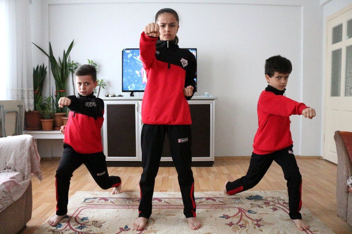 Uzaktan karate eğitimlerine başladılar