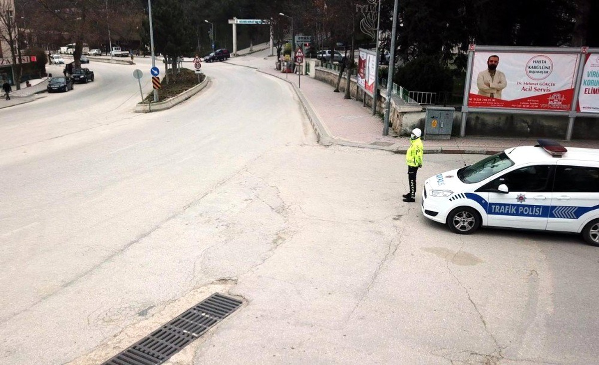 Vatandaş "Evde Kal" çağrısına uydu, Bilecik sokakları bomboş kaldı