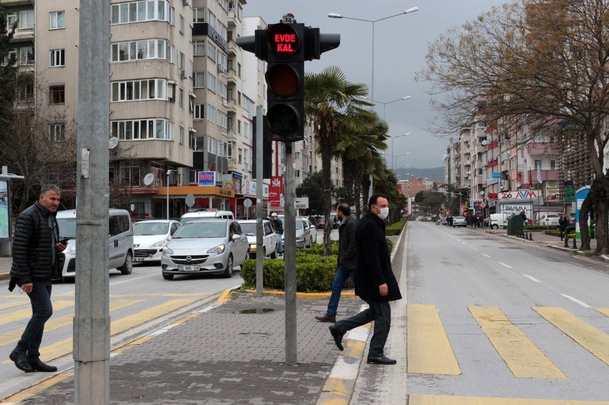 Vatandaşlar evde kal uygulamasını beğendi