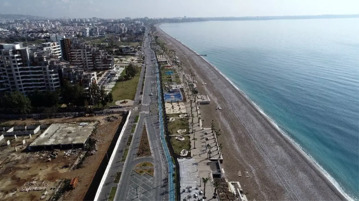 Yasak sonrası dünyaca ünlü sahil ıssızlığa büründü