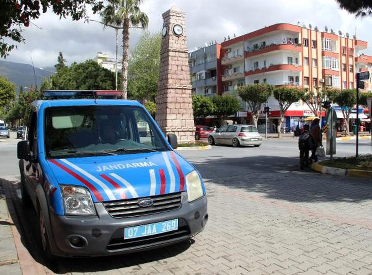 Alanya\'da jandarmadan 5 dilde \'evde kalın\' anonsu