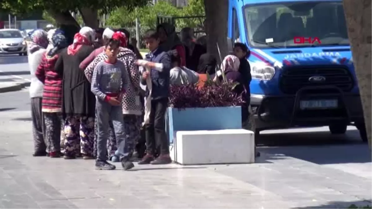 ANTALYA-Şüpheli yakını kadınların tartışmasında polisten sosyal mesafe uyarısı