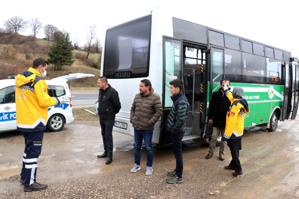 Bolu\'ya giriş ve çıkışlarda yolcuların ateşleri ölçülüyor
