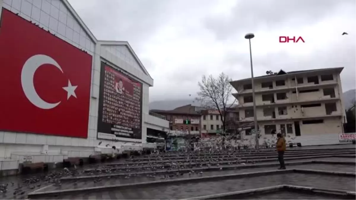 Bursa\'nın cadde ve meydanları bomboş