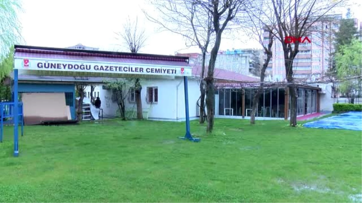 Diyarbakır\'da gazetecilere virüsten korunmaları için malzeme dağıtıldı