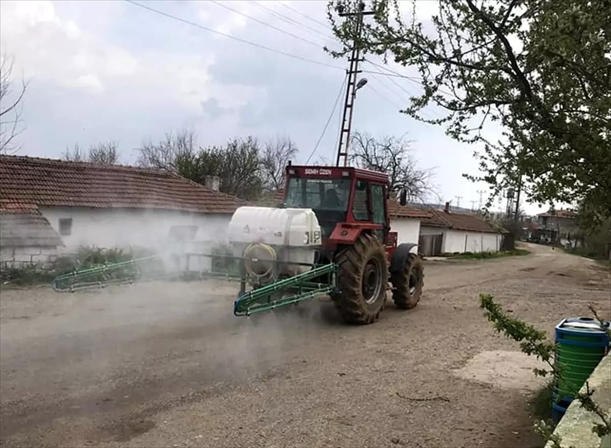 Edirne\'deki bazı köyler tarım araçlarıyla dezenfekte ediliyor