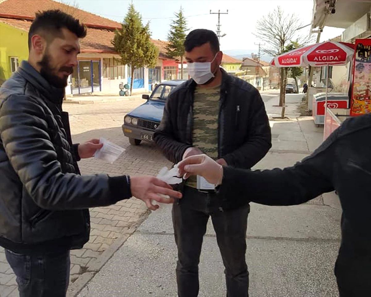 Eymir Belediyesi koronavirüse karşı maske ve eldiven dağıttı