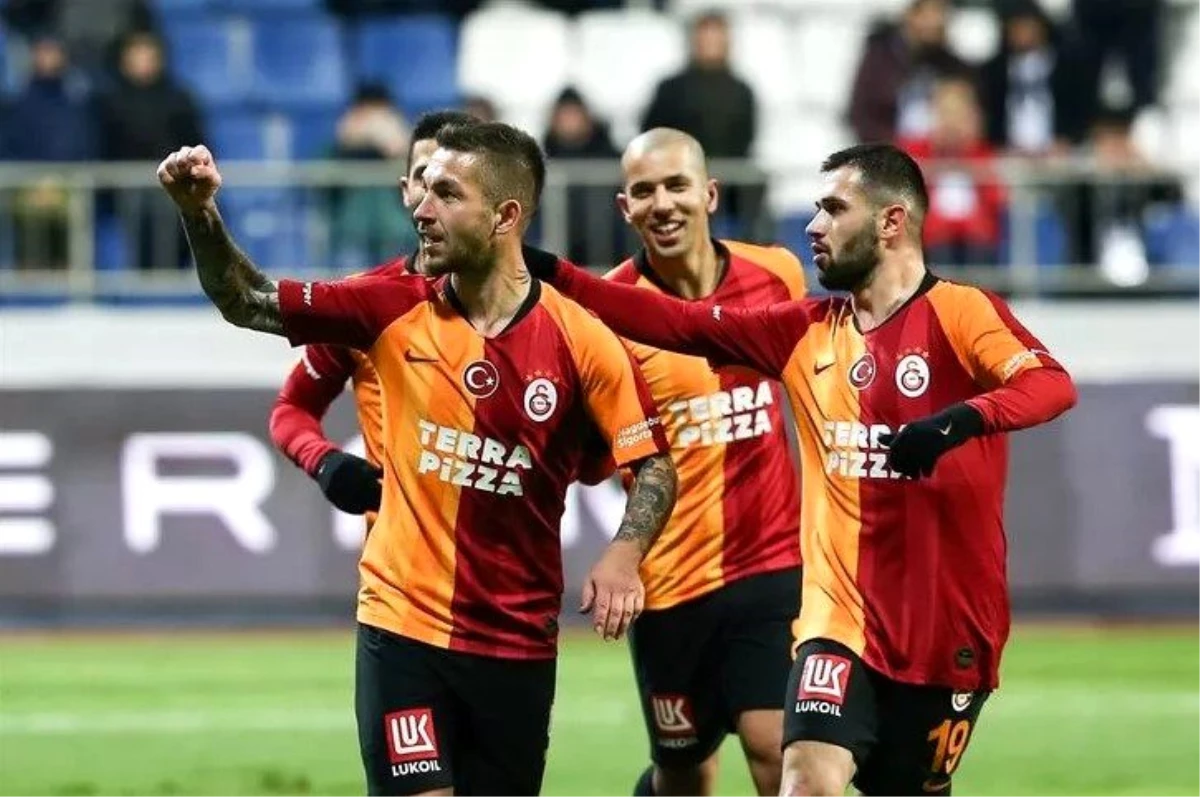 Galatasaray; Donk, Ömer Bayram, Emre Akbaba ve Adem Büyük\'le yeni sözleşme imzalayacak