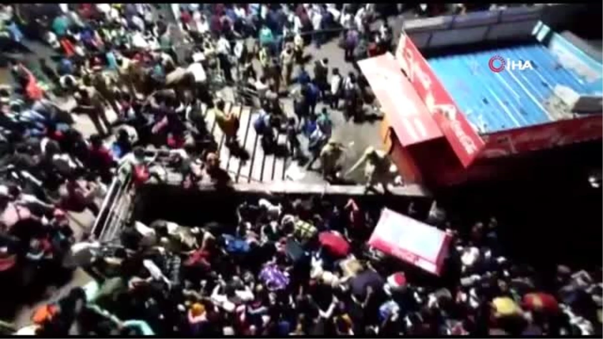 Hindistan\'da evine dönmek isteyen binlerce işçi, otobüs terminalinde bekletildi