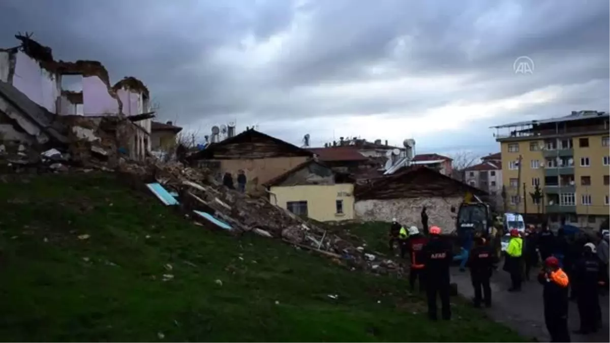 İki katlı metruk bina yıkıldı (3)