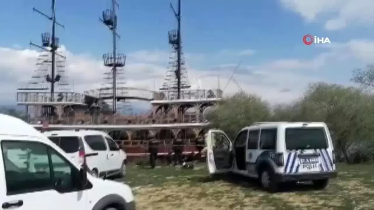 İnsanların gözü önünde kıyafetleri ile yürüyerek girdiği ırmakta boğuldu