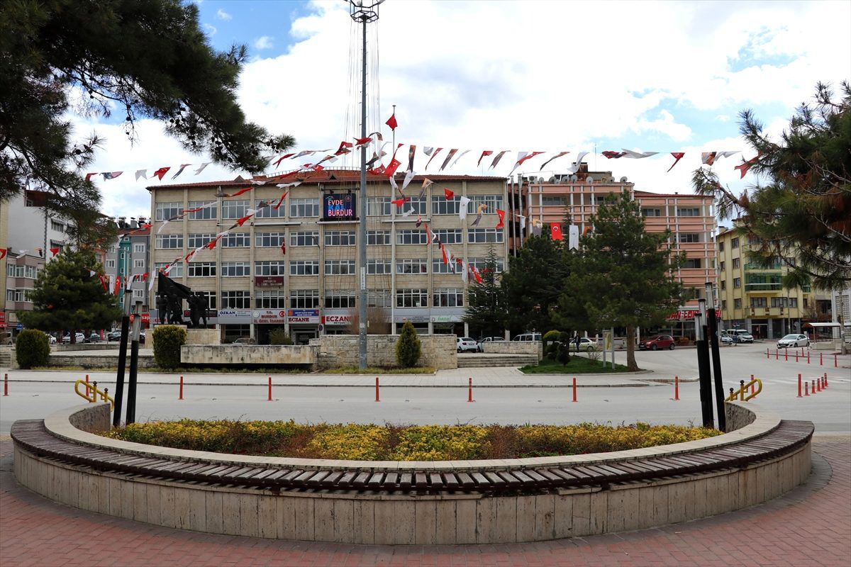 Isparta ve Burdur\'da "evde kal" çağrısına uyuldu