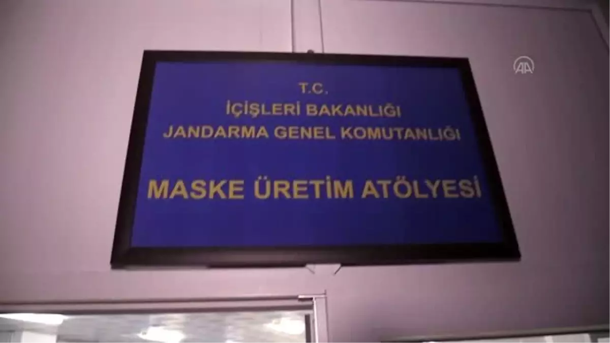 Jandarma günde 100 bin maske üretiyor (1)