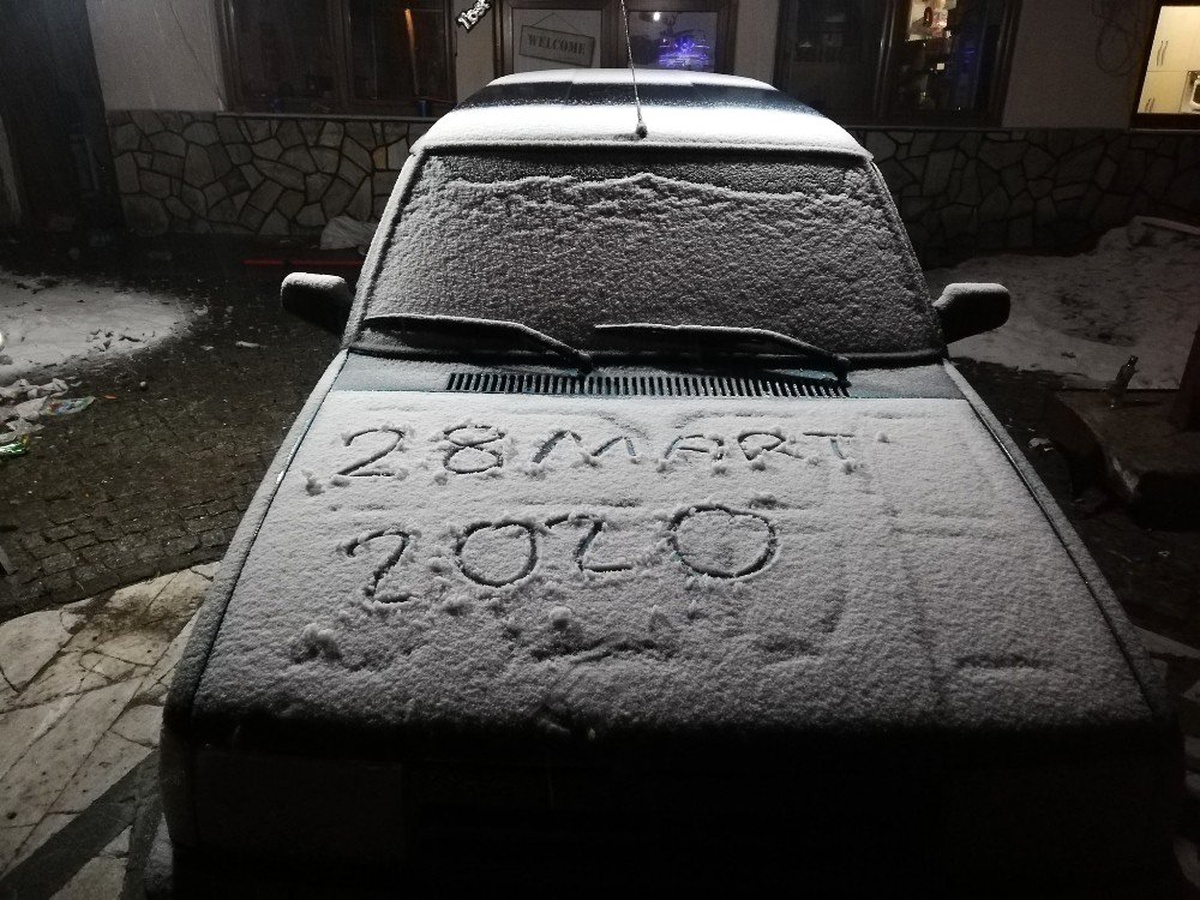 Korona virüs tedbirleri kapsamında kapatılan Uludağ\'da kar sürprizi