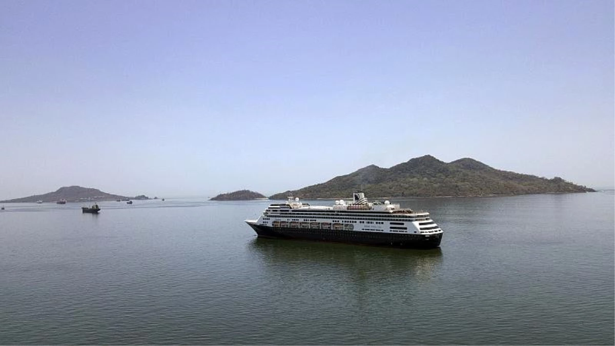 Koronavirüsün kruvaziyer vurduğu geminin Panama kanalından transit geçişine onay