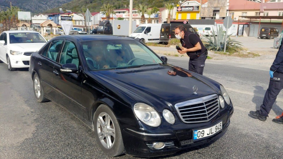 Kuşadası\'nda polisten korona denetimi