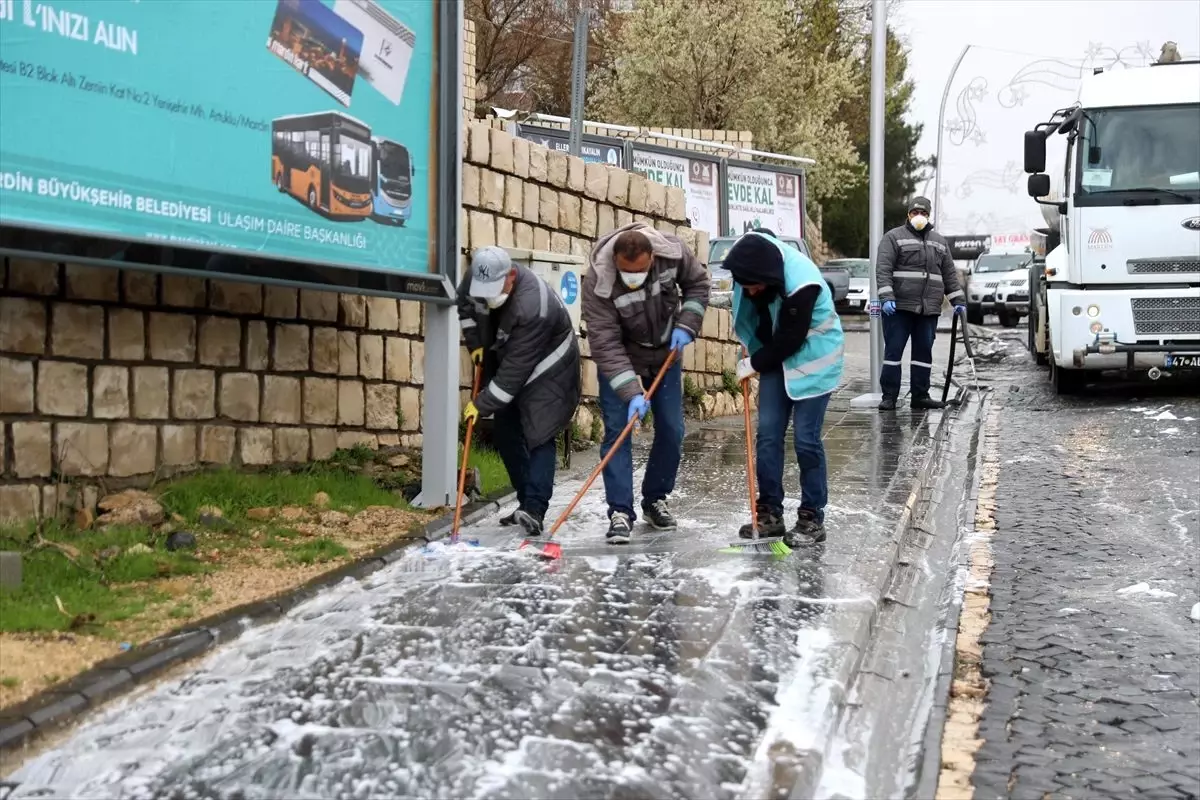 Mardin\'de cadde ve sokaklar yıkandı