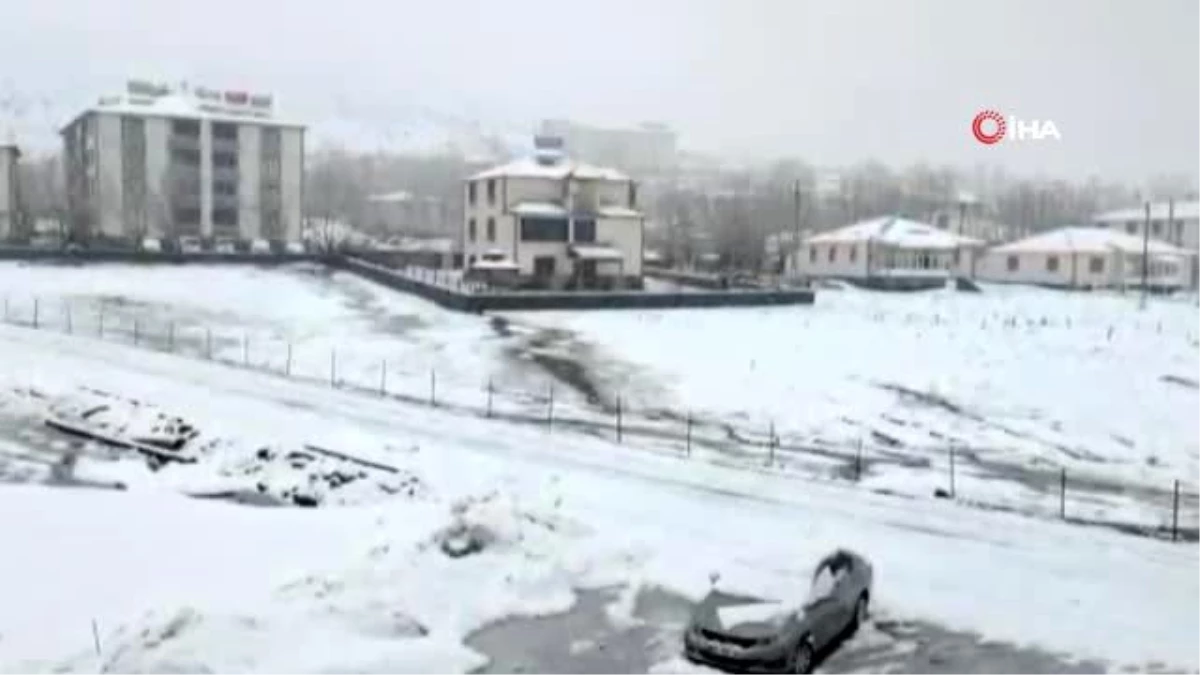 Mart\'ın son günlerinde de Karlıova\'da kar yağışı sürüyor