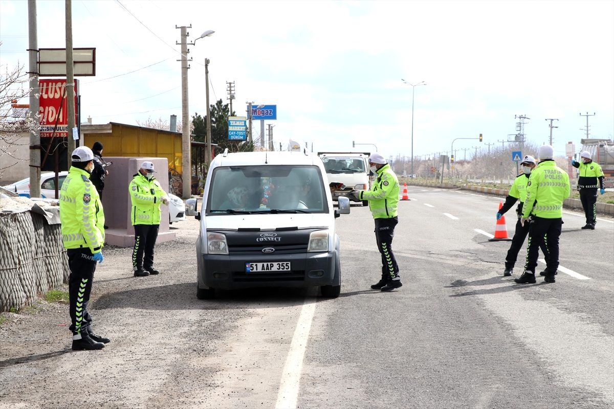 Niğde\'de şehir girişlerindeki uygulama noktaları ve personel sayısı artırıldı