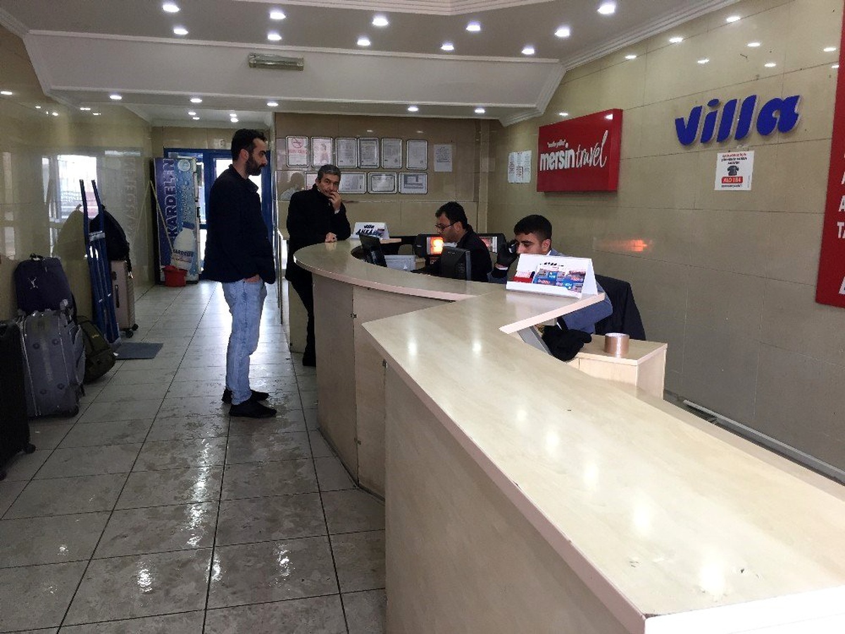 Seyahat izin belgesini alan otogara koşuyor