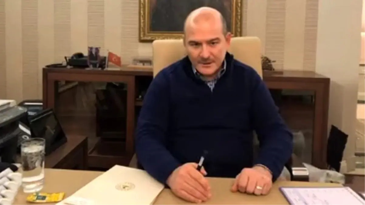 Süleyman Soylu\'nun canlı yayınına kedi girdi