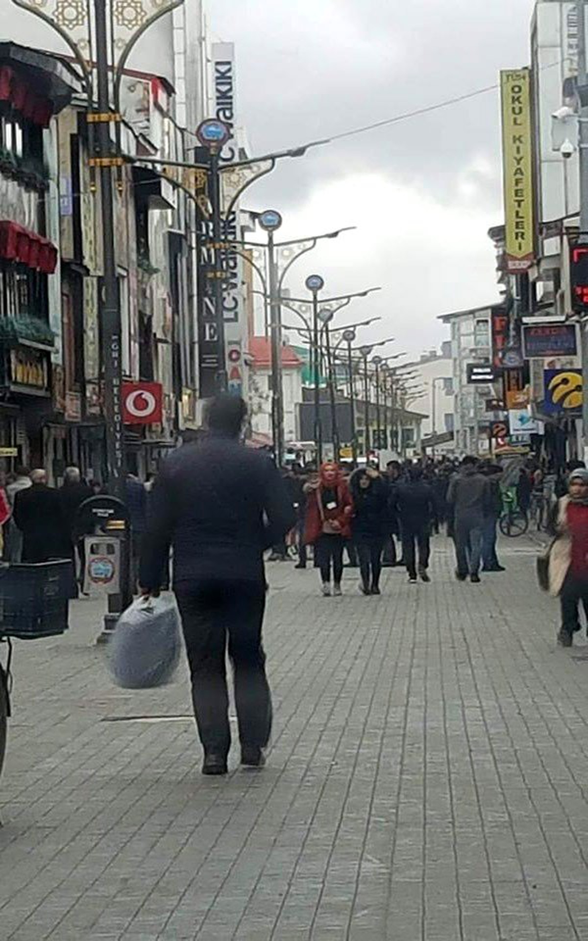 Ağrı\'da zorunlu haller dışında cadde ve sokaklara çıkmak yasaklandı