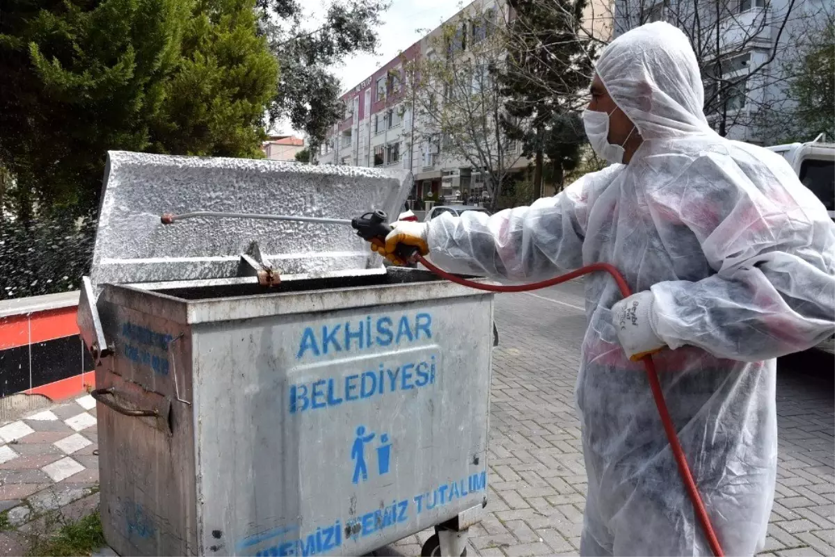 Akhisar\'da çöp konteynerleri dezenfekte ediliyor