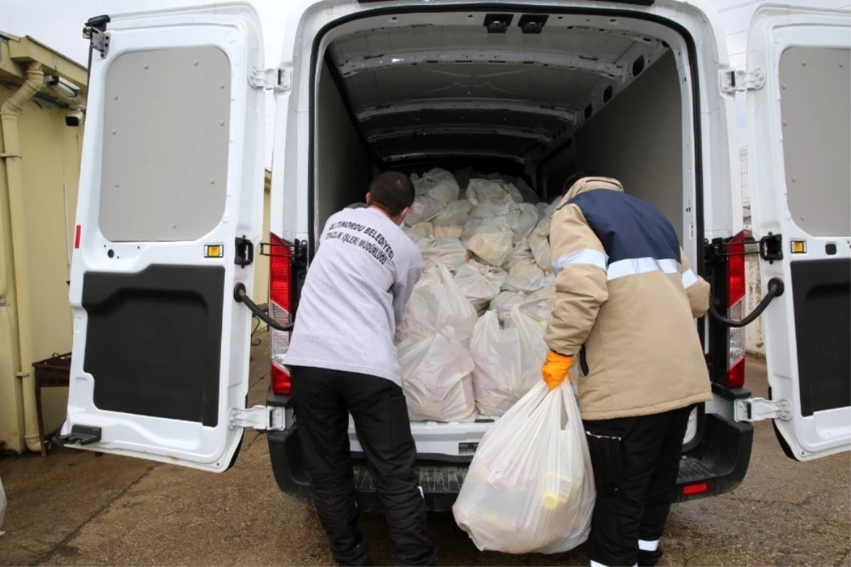 Altınordu Belediyesi\'nden ihtiyaç sahibi ailelere gıda yardımı